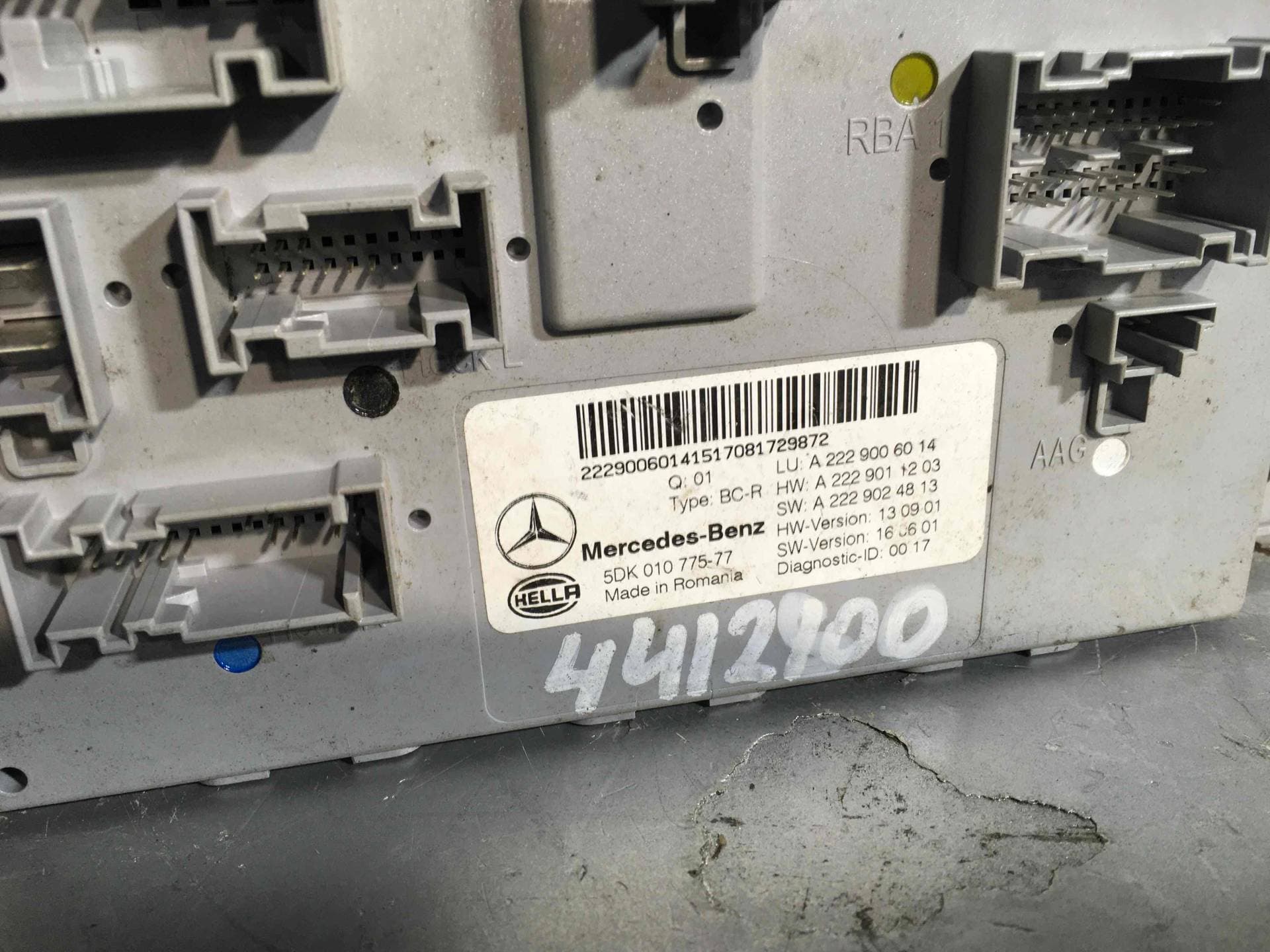 10458